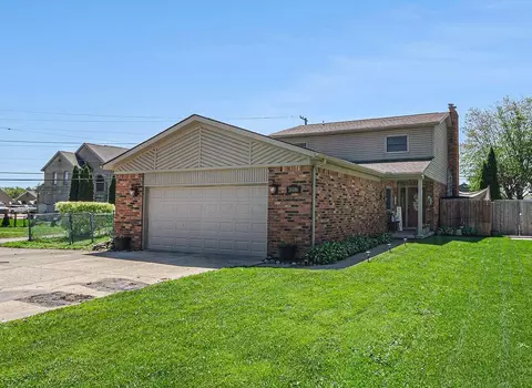 38186 Jefferson Ave, Harrison, MI 48045