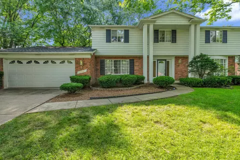 29947 Fernhill Dr, Farmington Hills, MI 48331