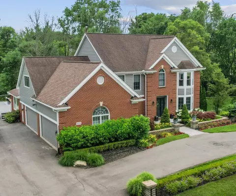 16124 Maplewood Ct, Northville, MI 48168
