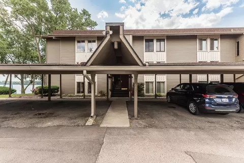 844 Cliffs Landing Drive Unit Dr #301D, Ypsilanti, MI 48198
