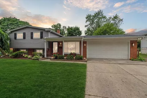 20955 Robinwood St, Farmington, MI 48336