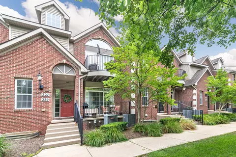 225 W Oakbrook Dr, Ann Arbor, MI 48103