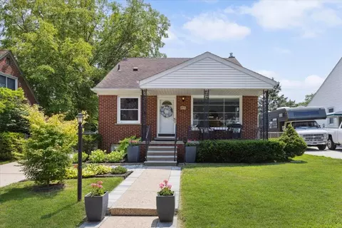 915 Phillips Ave, Clawson, MI 48017