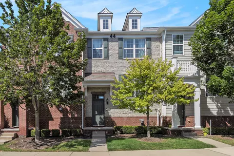27912 Middleton Dr, Novi, MI 48377