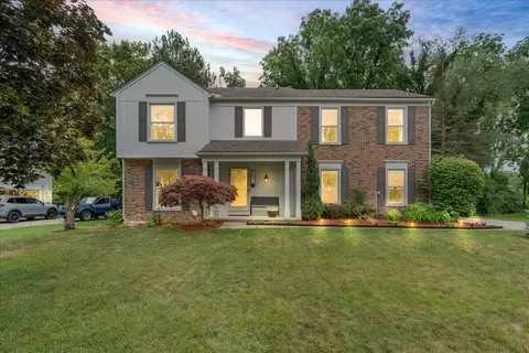 887 Ravine Terrace Dr, Rochester Hills, MI 48307