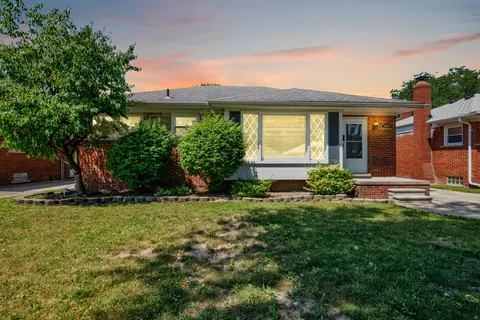 28919 Ursuline St, Saint Clair Shores, MI 48081