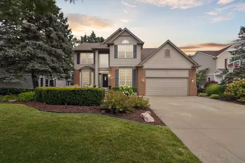 1128 Chestnut Ln, South Lyon, MI 48178