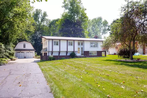 36545 Huron River Dr, New Boston, MI 48164