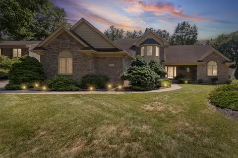 7837 Oak River Dr, Grosse Ile, MI 48138