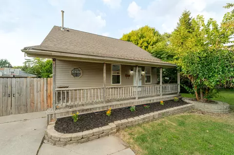 16923 Stephens Dr, Eastpointe, MI 48021