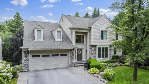 33 Boulder Ln, Bloomfield Hills, MI 48304
