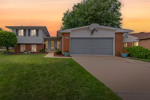44018 Bannockburn Dr, Canton, MI 48187
