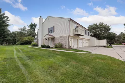 2048 Hien Meaows Rive Dr UNIT WALLED, Walled Lake, MI 48390