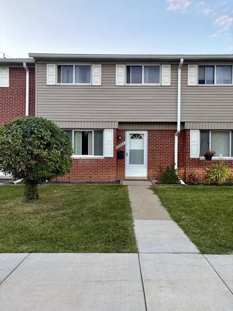 28926 Ann Arbor Trl, Westland, MI 48185