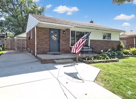 32020 Thorncrest St, Saint Clair Shores, MI 48082