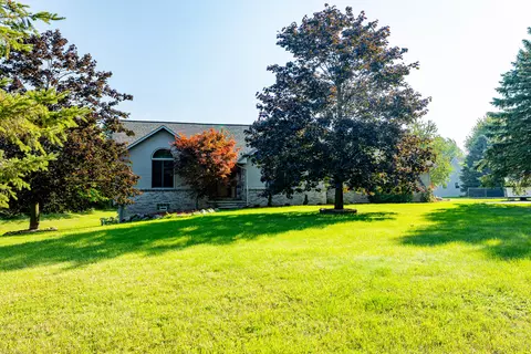 3738 Cullen Rd, Howell, MI 48855
