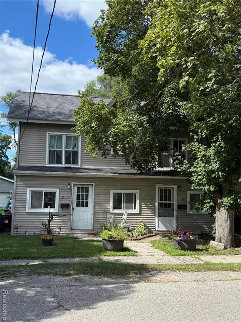 35 East St, Oxford, MI 48371