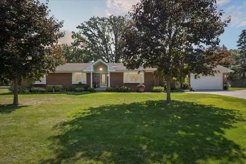 35560 Shangri La Ct, Clinton Township, MI 48035