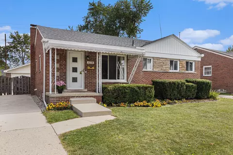 8238 Terri Dr, Westland, MI 48185