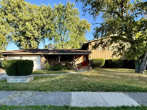 1818 Rockcreek Ln, Flint, MI 48507