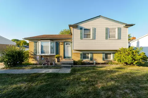 22244 Birch St, Woodhaven, MI 48183