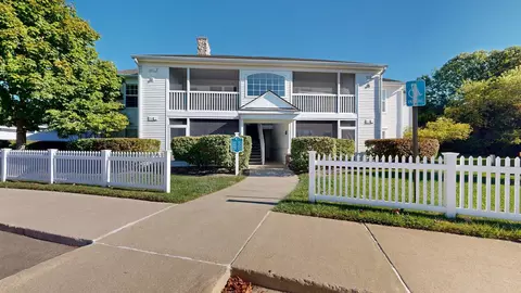 2678 S Knightsbridge Cir, Ann Arbor, MI 48105