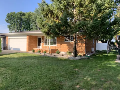 35695 Bonneville Dr, Sterling Heights, MI 48312