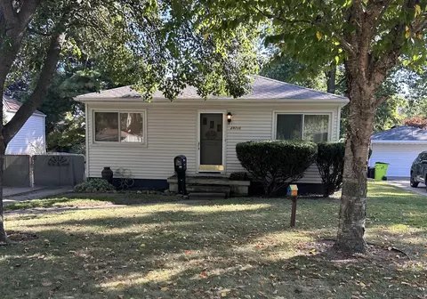 29715 Walnut St, Flat Rock, MI 48134