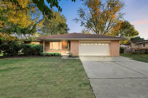 21934 S Nunneley Rd, Clinton Township, MI 48035