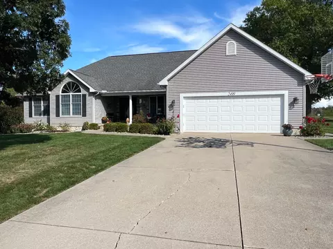 2499 Crestwood Dr, Adrian, MI 49221
