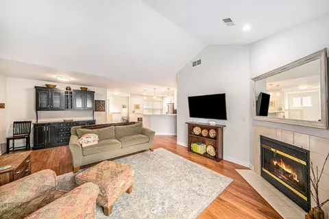 715 Creekstone Ln, Chelsea, MI 48118