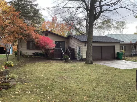 313 Eastland Dr, Rose Lake, MI 49655