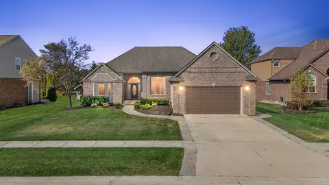 50247 Cheltenham Dr, Macomb, MI 48044