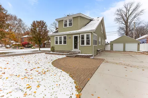 38 Riverside Dr, Mount Clemens, MI 48043