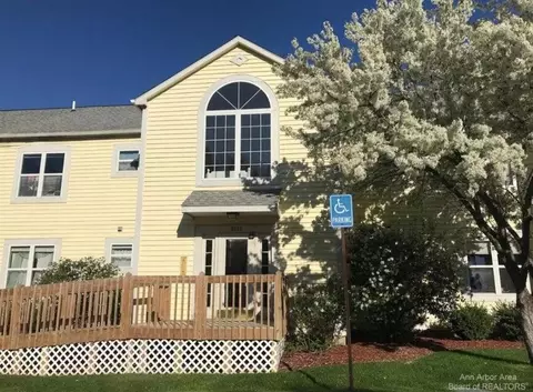 33 S Huron Pkwy UNIT ANN, Ann Arbor, MI 48105
