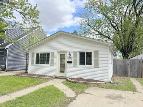 27042 Brettonwoods St, Madison Heights, MI 48071