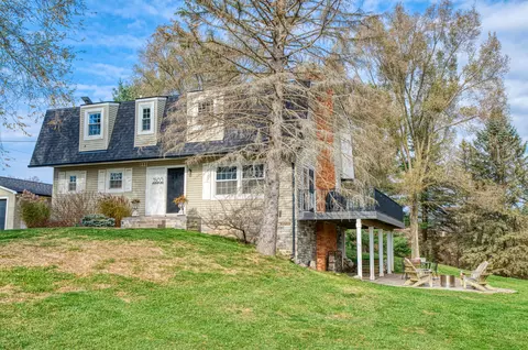 3500 Jeanette Dr, Dexter, MI 48118