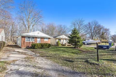 33505 Meldrum St, Chesterfield, MI 48047