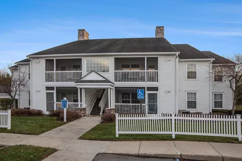 2768 S Knightsbridge Cir, Ann Arbor, MI 48105