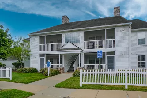 2768 S Knightsbridge Cir, Ann Arbor, MI 48105