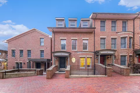 140 Ashley Mews Dr, Ann Arbor, MI 48104