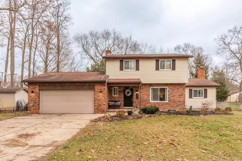1470 Nightingale Rd, Wixom, MI 48393