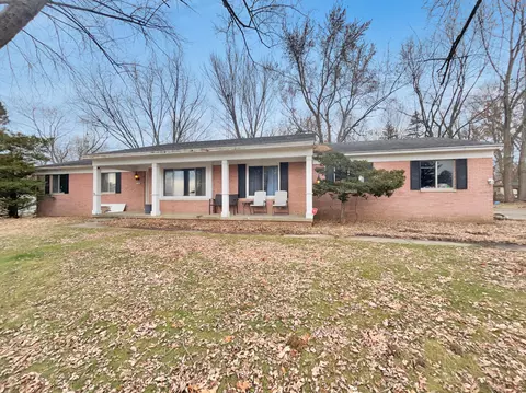 1095 S Devenish Ln, Flint, MI 48532