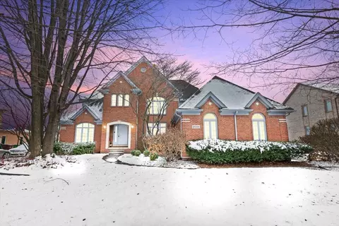 48436 Amber Lane Ln, Shelby Township, MI 48315