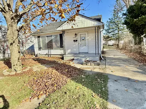 22084 Shakespeare Ave, Eastpointe, MI 48021