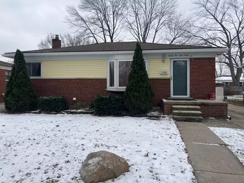 21442 Arrowhead St, Saint Clair Shores, MI 48082