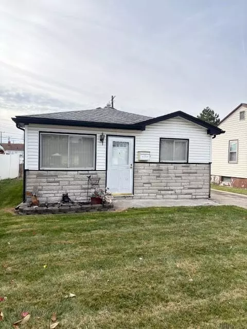 2735 Margaret St, Melvindale, MI 48122