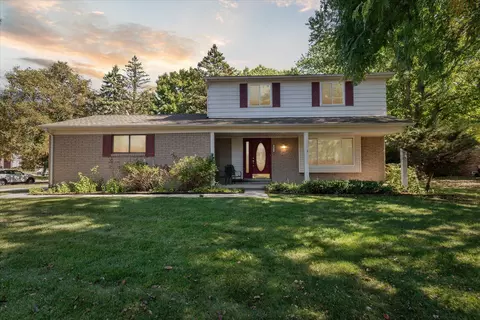3896 Gate Dr, Troy, MI 48083