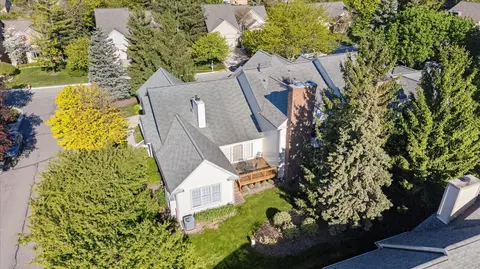 39828 Village Run Dr, Northville, MI 48168