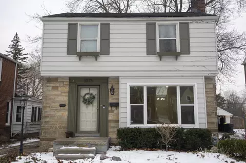5273 Hillcrest St, Grosse Pointe, MI 48236